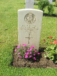 Heliopolis War Cemetery - Arianda Amolo, 